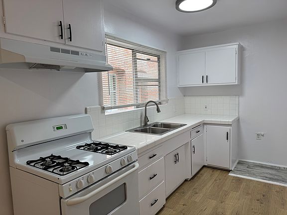2nd image of 1937 N Bronson Ave APT 4