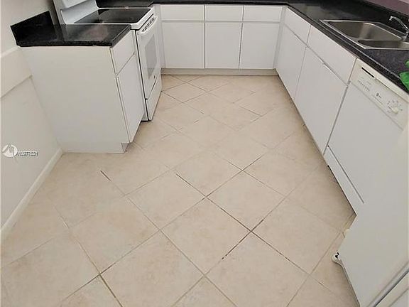 4th image of 251 Crandon Blvd APT 1024