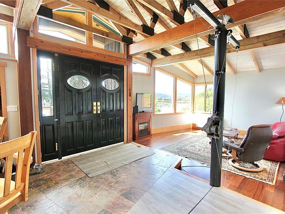 2nd image of 3409 Oceanview Dr