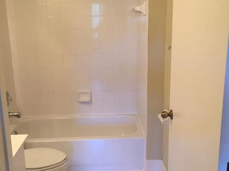 8460 NW 40th St #8460 — Photo 17
