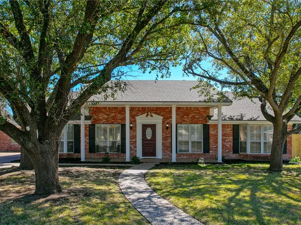 3809 Oak Ridge Dr, Bryan, TX 77802