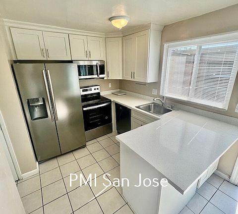 3436 Duchess Ct - Kitchen_10042024
