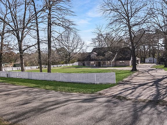 2nd image of 2607 Lonnie Ln