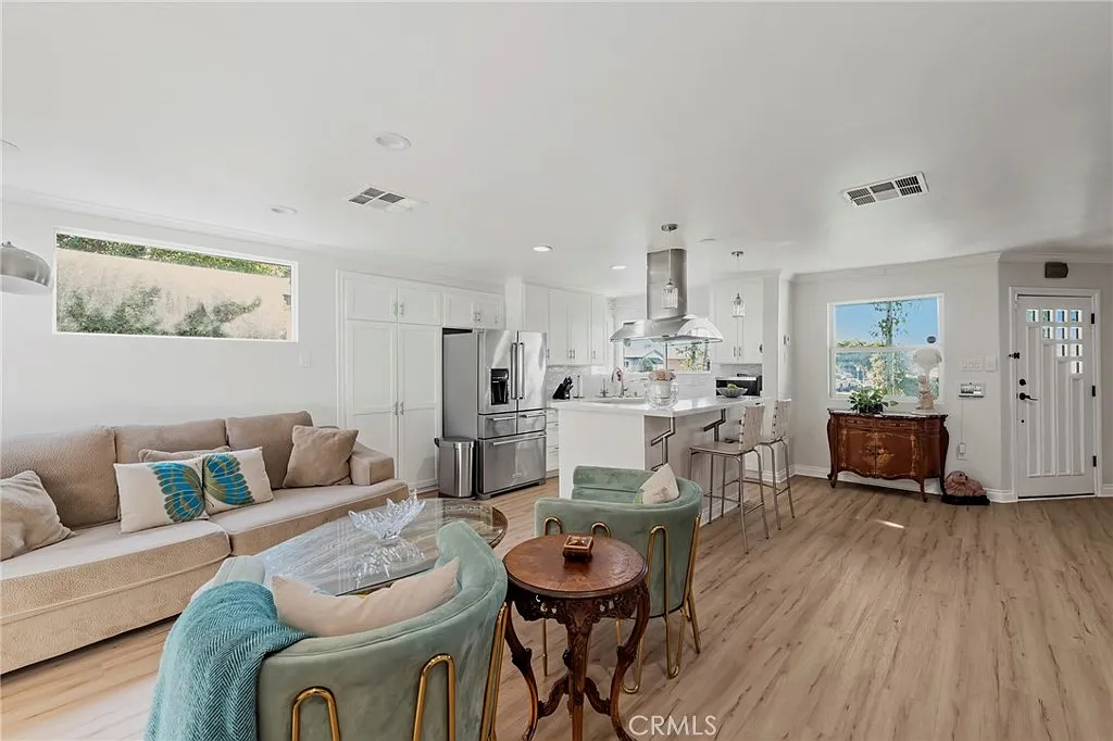 4 bed, 1759 sqft, $6,495 — Photo 4