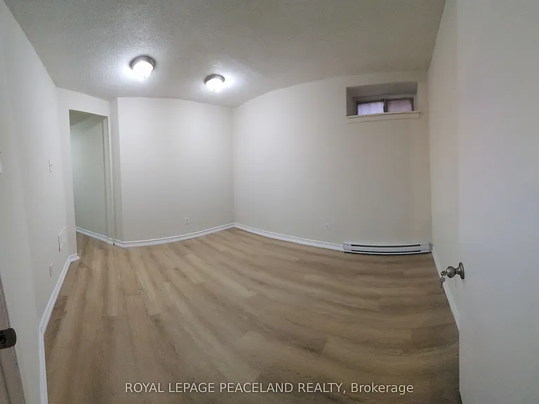 558 Spadina Cres #1 — Photo 10