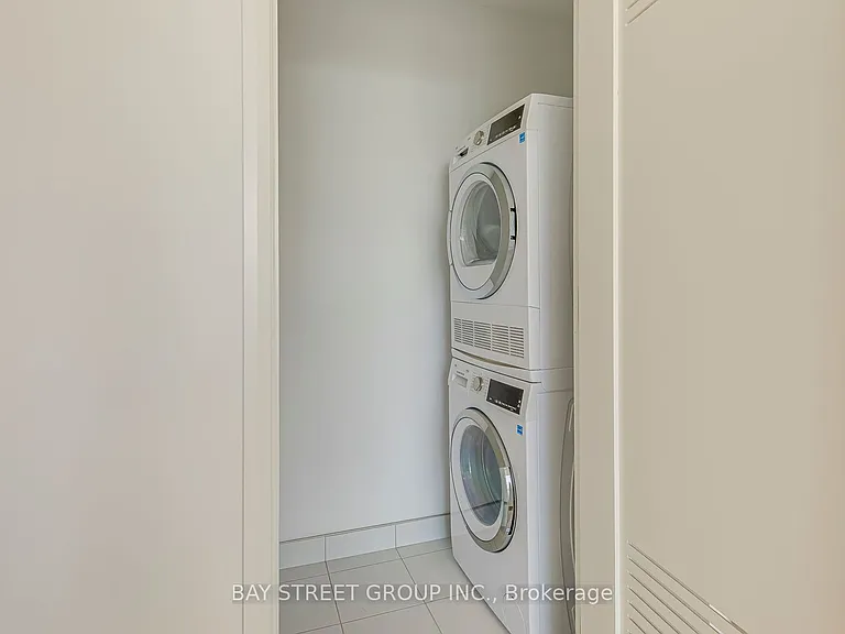 75 James St S #1504 — Photo 25