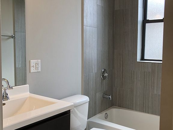 4th image of 6704 N Artesian Ave #1R