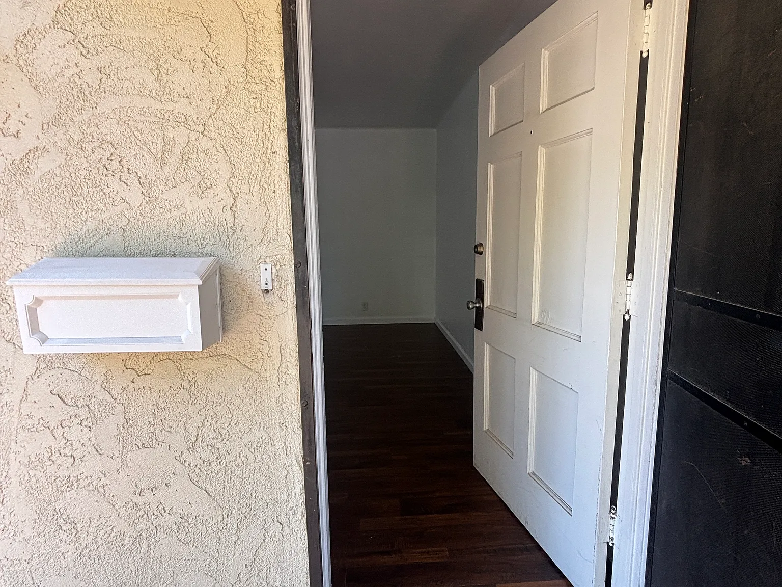 1 bed, 850 sqft, $2,200 — Photo 2