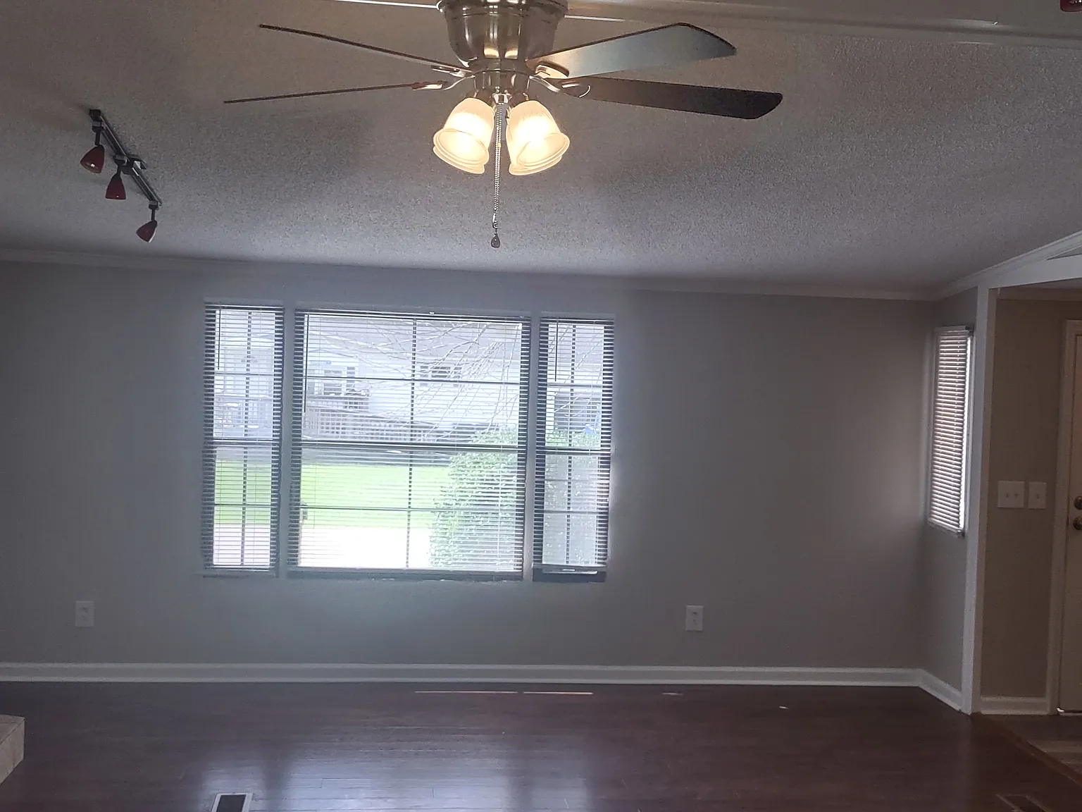 3 bed, 1288 sqft, $1,895 — Photo 4