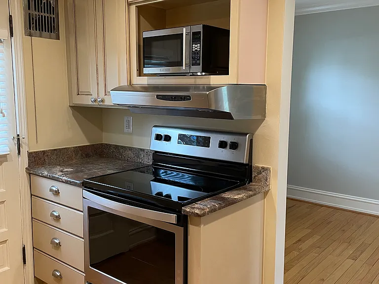 Kitchen, entrance to dining room