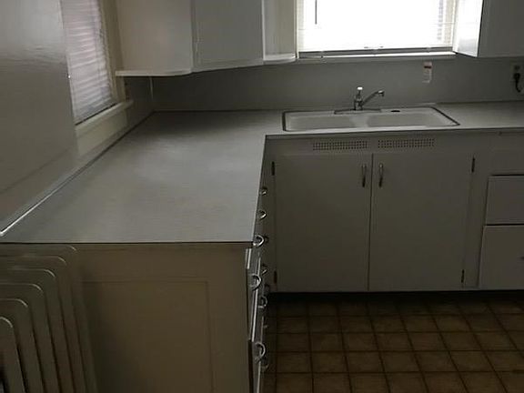 2nd image of 112 S 8th St