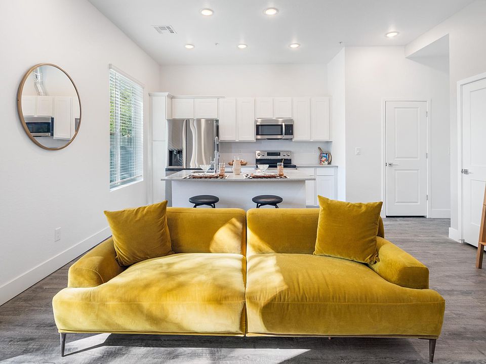 1st image of 498 W Missouri Ave #103