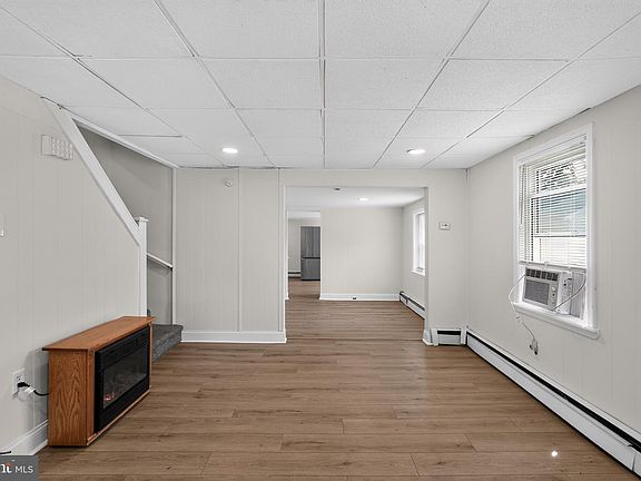 4th image of 517 Maple St
