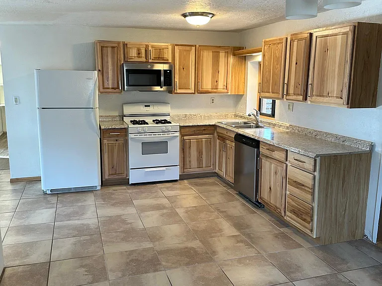 2476 Agua Fria St — Photo 4