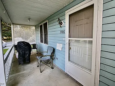 2 bed, 1.5 bath, 1400 sqft, $1,200 — Photo 3