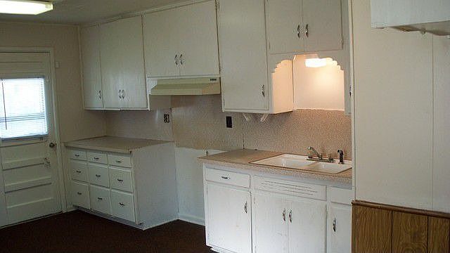 2nd image of 3933 SW 28th St