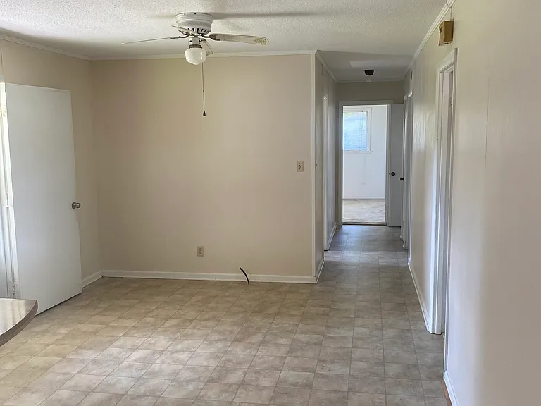 124 Gardenview Dr — Photo 8