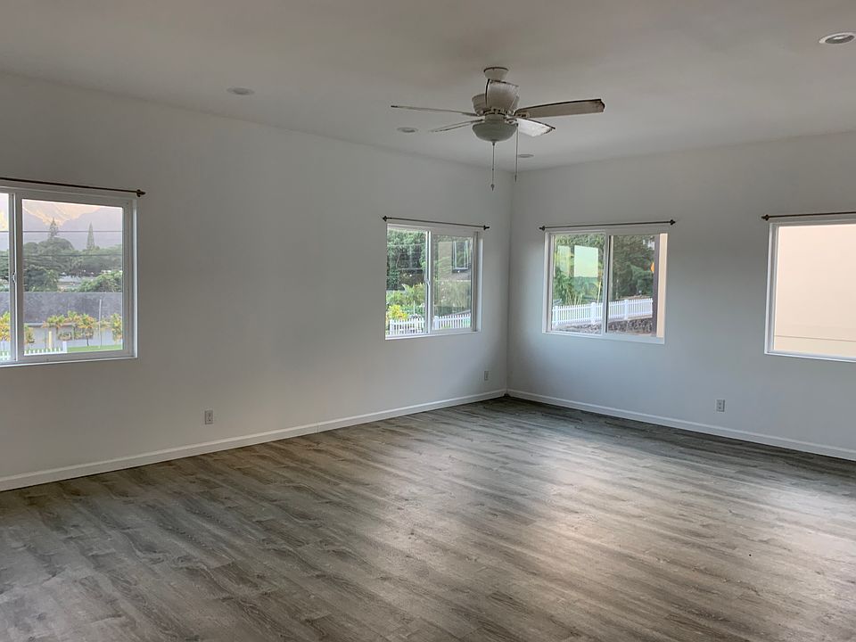 Huge master bedroom over 300 sw ft 
Csn fire two king size bed