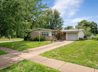 1595 Bay Meadows Dr, Florissant, MO 63033