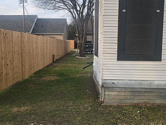 5th image of 420 W 6th St