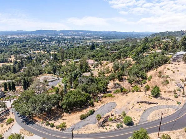 1055 Wikiup Dr, Santa Rosa, CA 95403