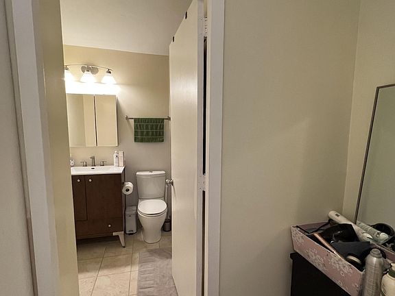 3rd image of 899 S Plymouth Ct APT 2010