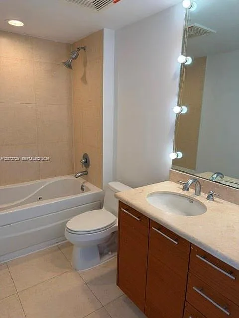 50 Biscayne Condo — Photo 2