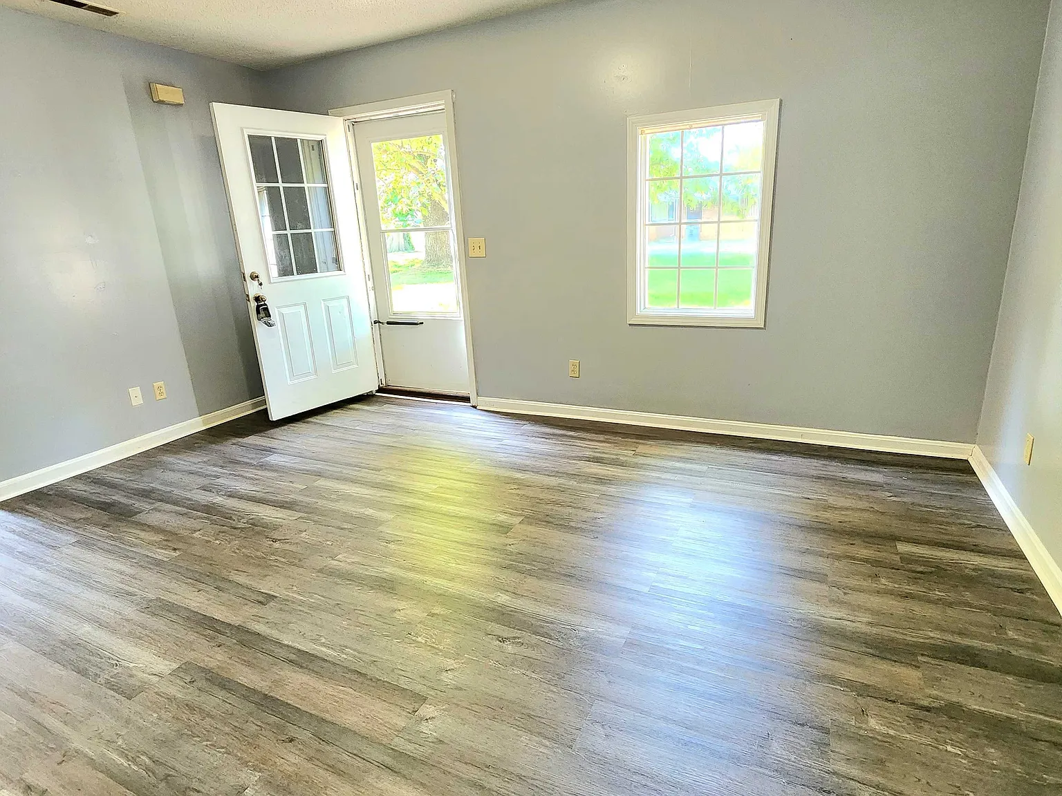 3 bed, 1024 sqft, $1,195 — Photo 2