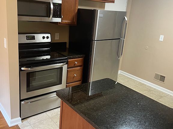 4th image of 41507 Bedford Dr