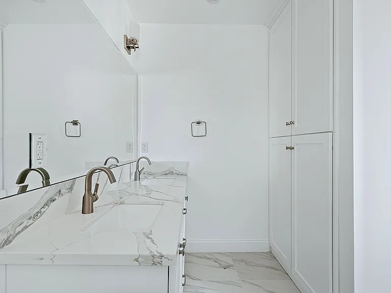 10538 La Reina Ave #3 — Photo 14