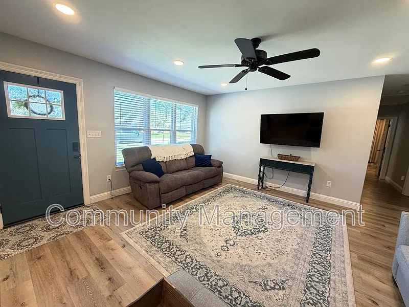 3 bed, 2.0 bath, 1540 sqft, $1,750 — Photo 4