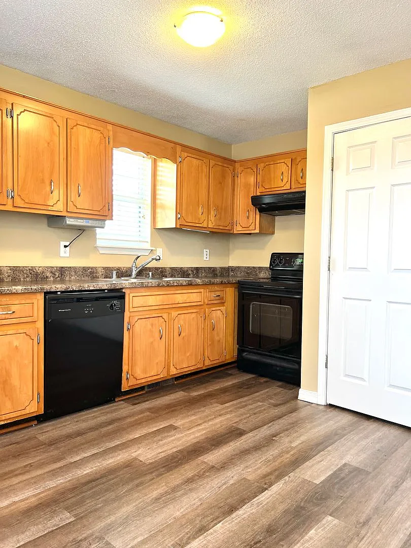 128 Gail St — Photo 3