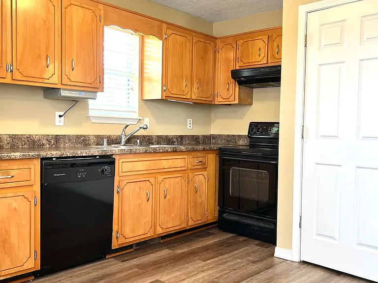 128 Gail St — Photo 3