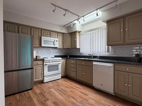 5th image of 1525 Hulse Road #7