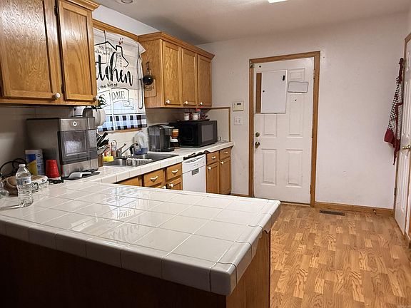 4th image of 417 Cedarwood St