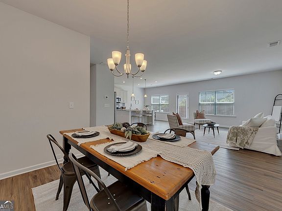 5th image of 350 Cranston Dr