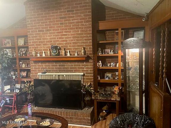 4th image of 2479 Twisted Oak Dr