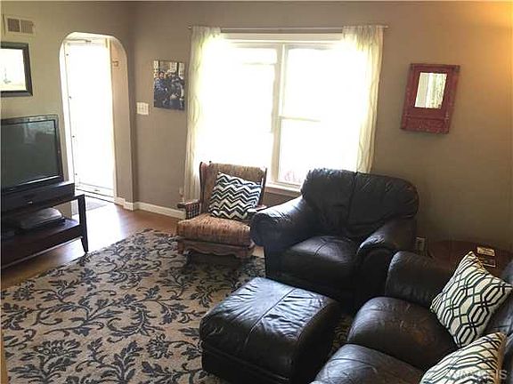 4th image of 2655 Greenfield Ave