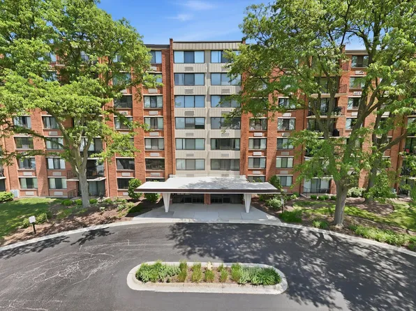 2000 Saint Regis Dr APT 2L, Lombard, IL 60148