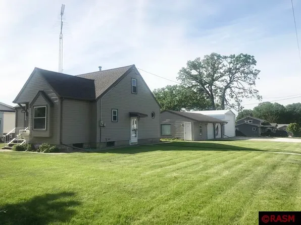 927 E 5th St, Blue Earth, MN 56013