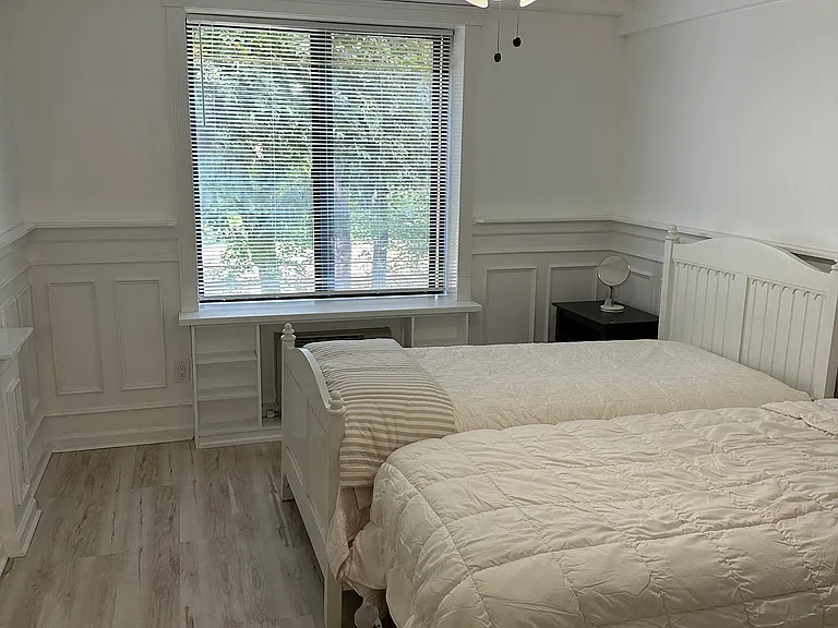 1535 E Putnam Ave — Photo 16