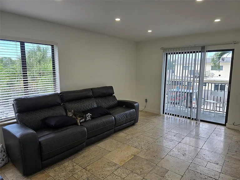 2514 Taylor St #10 — Photo 6