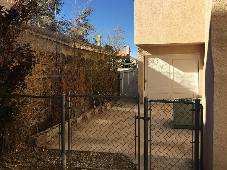 14333 La Crescenta Ave — Photo 6