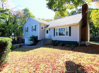 40 Maplewood Dr, Cos Cob, CT 06807