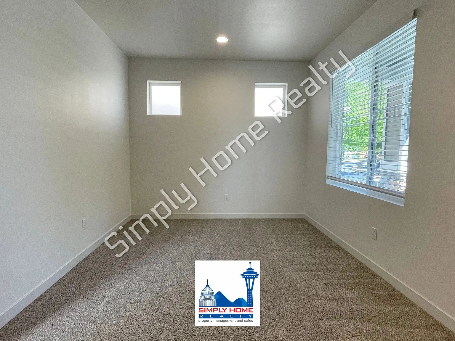 4 bed, 2.5 bath, 2030 sqft, $2,900 — Photo 2