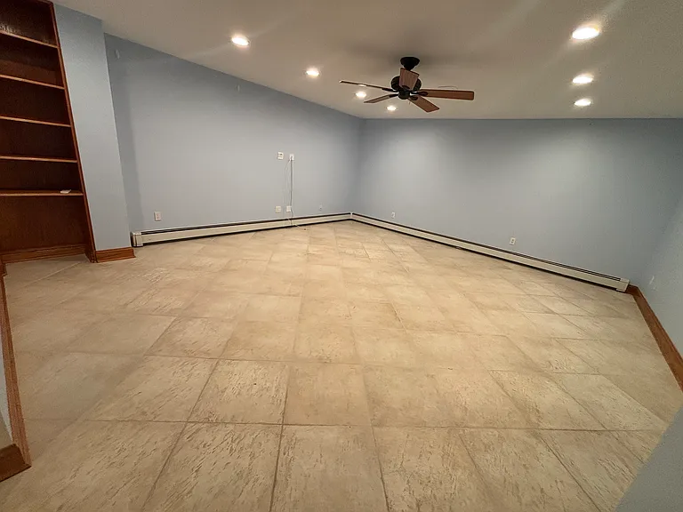 142 Florence St — Photo 5