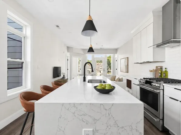 2 Weld Hill St #202, Jamaica Plain, MA 02130