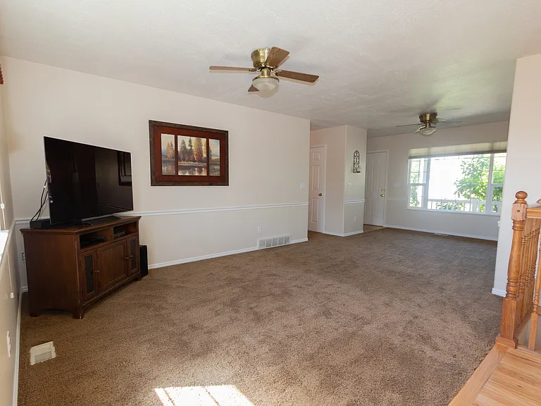 1452 Mountain Rd — Photo 4
