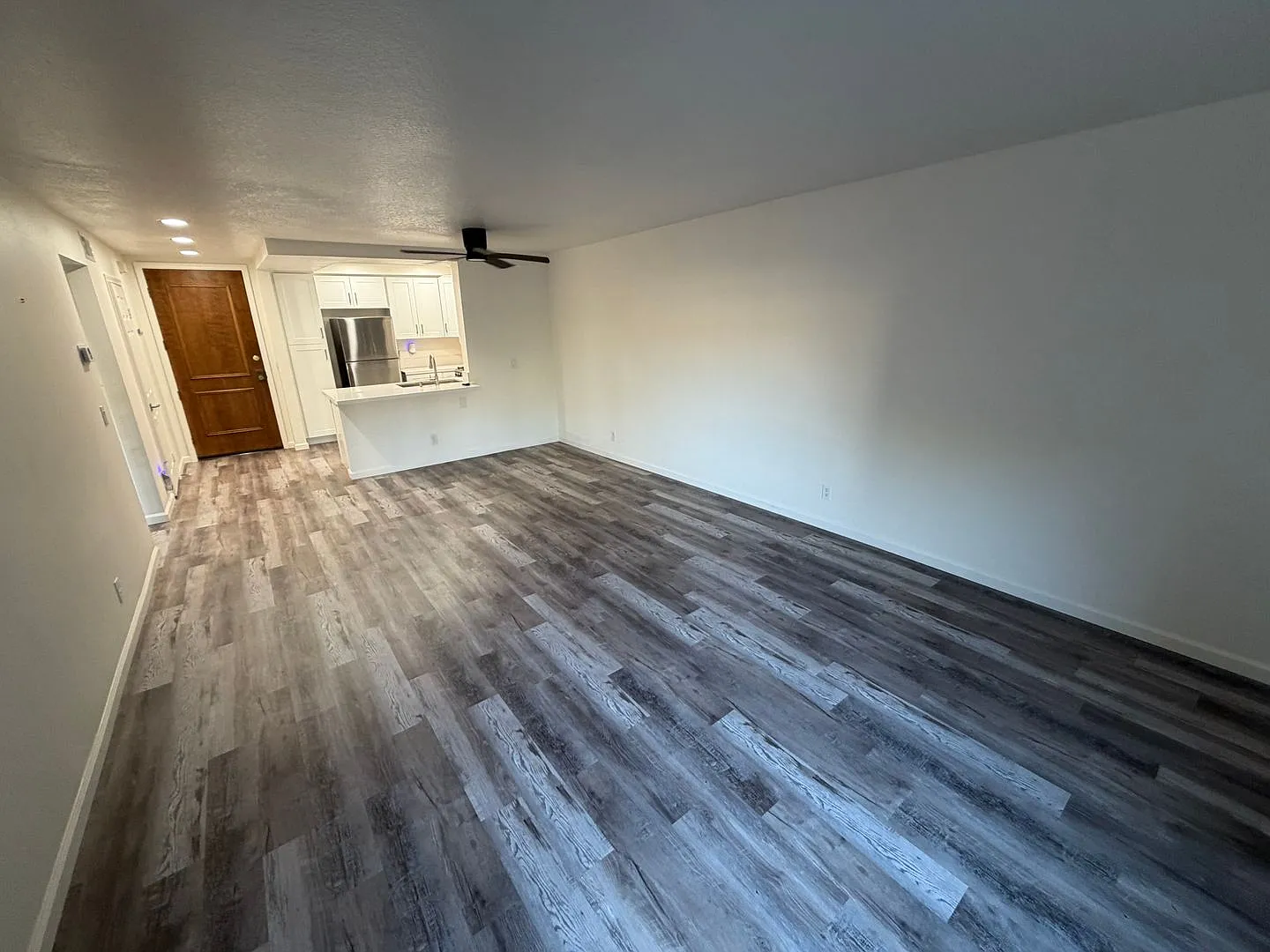 Spacious Renovated 1-Bedroom at Villas del Rey — Photo 3