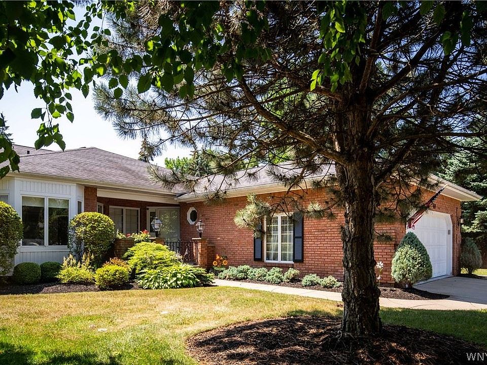 1st image of 40 Hampton Hill Dr